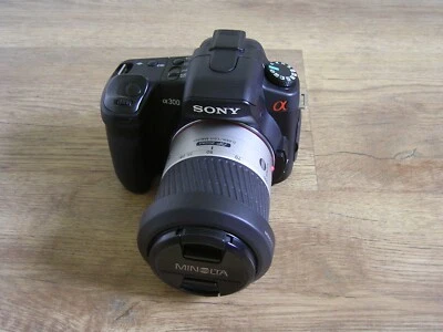Sony Alpha 300  10.2 MP Digitalkamera mit  Minolta AF  28-100 mm  Neuwertig!!! - Bild 1 von 4
