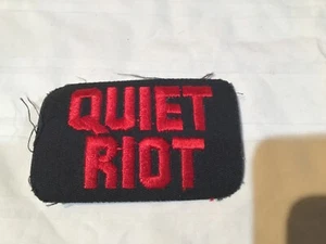 Vintage QUIET RIOT Rock & Roll Band bestickt Patch OG NOS NEU Jacke Mütze Tasche - Bild 1 von 6