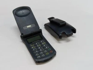 POUR PIECES / EN L'ÉTAT / TÉLÉPHONE À CLAPET VINTAGE MOTOROLA STARTAC 3000 RARE - Photo 1 sur 17