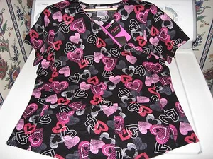 WOMENS SCRUBS TOP SIZE SMALL SCRUBSTAR SCRUBWEAR BLACK & FUSCHIA PINK HEART - Picture 1 of 3