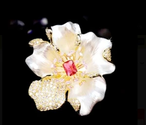 1pc Luxury Floral Brooch, 18K Golden Plated, Cubic Zirconia - Picture 1 of 3