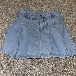 Girls Denim Pleated Skirt Size L (like a size 10/11) - Picture 1 of 3