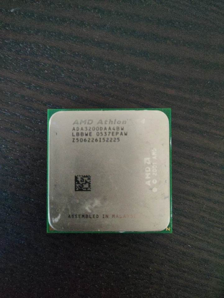 CPU AMD Mobile Athlon 64 3200+ ADA3200DAA4BW processore per notebook - Immagine 1 di 1