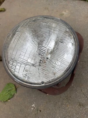 Soporte de montaje de faro izquierdo BMW 2002 2002tii OEM 1968 1600 hella driver e10 Foto 1 de 2