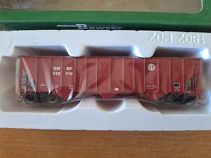 HO Bowser 100 tonnellate tramoggia BNSF Circle Cross #616418 NUOVO vecchio articolo di magazzino #42867 - Foto 1 di 2