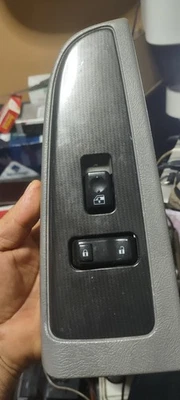 03-06 INTERRUPTOR VENTANA PASAJERO SUBURBANO SILVERADO SIERRA TAHOE YUKON 10398572 Foto 1 de 4