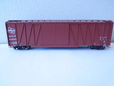Roundhouse Ho 84432, 50' Wood Sheathed Boxcar, Milwaukee Road 272031 - Image 1 of 3