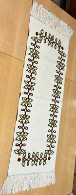 Corredor de mesa vintage años 80 hecho a mano lana crema verde marrones naranja flecos 47”L Foto 1 de 4