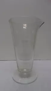 Jarra de medición médica científica de vidrio antigua de colección vaso grabado - Imagen 1 de 6