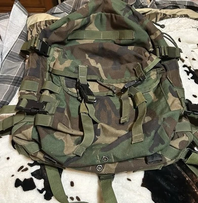 US Army MOLLE II Paquete de Asalto de 3 Días Camuflaje Bosque USGI Foto 1 de 2