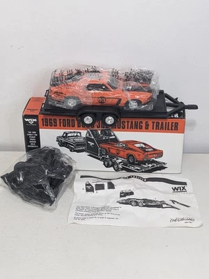 1996 Ertl Wix 1969 Ford Boss 302 Mustang banco de moedas e trailer, novo na caixa  - Imagem 1 de 4