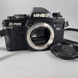 Boîtier pour appareil photo reflex argentique Minolta X-700 X700 noir + bouchon + sangle - Photo 1/9