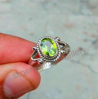 天然橄榄石戒指 925 纯银戒指 八月诞生石戒指 — 第 1/4 张图片