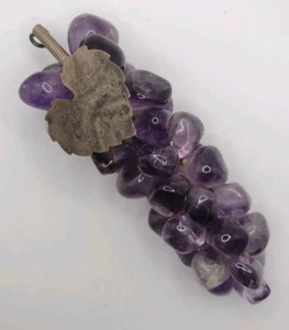 Racimo de uva púrpura amatista vintage MCM piedra caída fruta hoja de metal 5" - Imagen 1 de 7