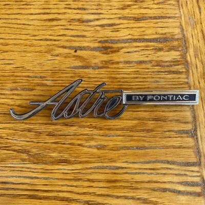 1975 1976 1977 Astre By Pontiac emblema de nome de para-lama dianteiro esquerdo ou direito #738996 - Imagem 1 de 2