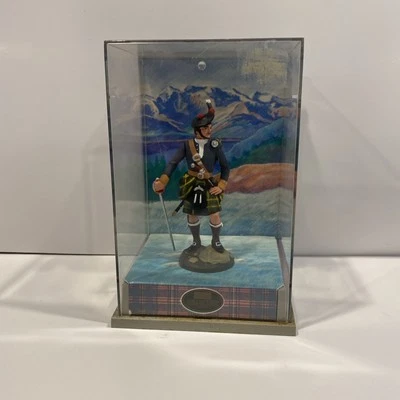 The Britain Collection Clansman Gordon Kilt Boxed Scotsman Figurine 1990 - Image 1 of 4