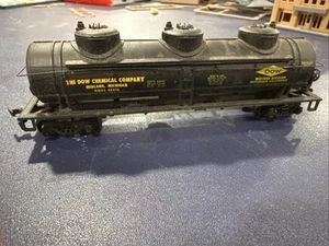 Vintage LIONEL HO Scale Model Train 3 Dome Dow Chemical Tanker Car - Picture 1 of 9