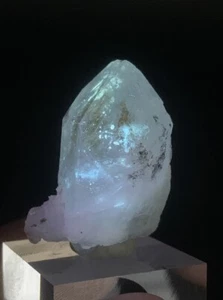 117 Carats Big Size Fluorescent Petroleum Quartz Crystal. - Picture 1 of 7