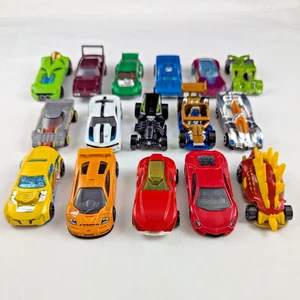 Hot Wheels Die Cast Monster Cars Camiones Corredores Lote Exacto Mixto De 16 Leer Nombres - Imagen 1 de 5