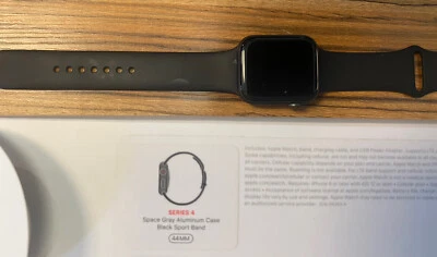 Apple Watch Series 4 44 毫米深空灰色铝合金表壳配全新蓝色表带 — 第 1/4 张图片