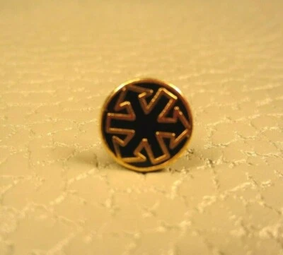 Broche de lapela ou gravata vintage preto esmalte flecha tripla folheado a ouro amarelo - Imagem 1 de 3