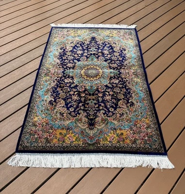 Alfombra de seda de alta calidad colgante en la pared pictórica alfombra de seda persa alfombra 3x5 pies Foto 1 de 4