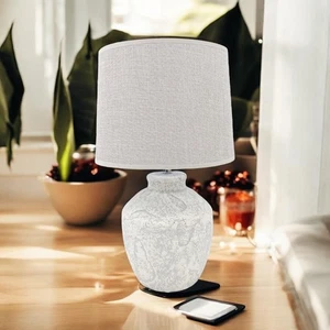 Lampada da Tavolo Rustica in Ceramica Crema con Paralume in Tessuto - Illuminazione Elegante per Casa - Foto 1 di 9