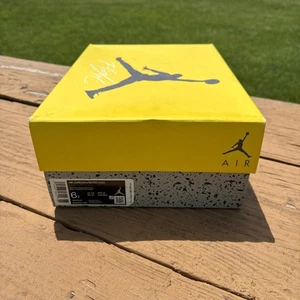 - Jordan 4 Retro Mid Lightning Box Only - Picture 1 of 12