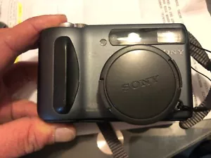 Sony Cyber-Shot DSC-S85 MPEGMOVIE-EX Digital Still Camera - Black - Picture 1 of 7