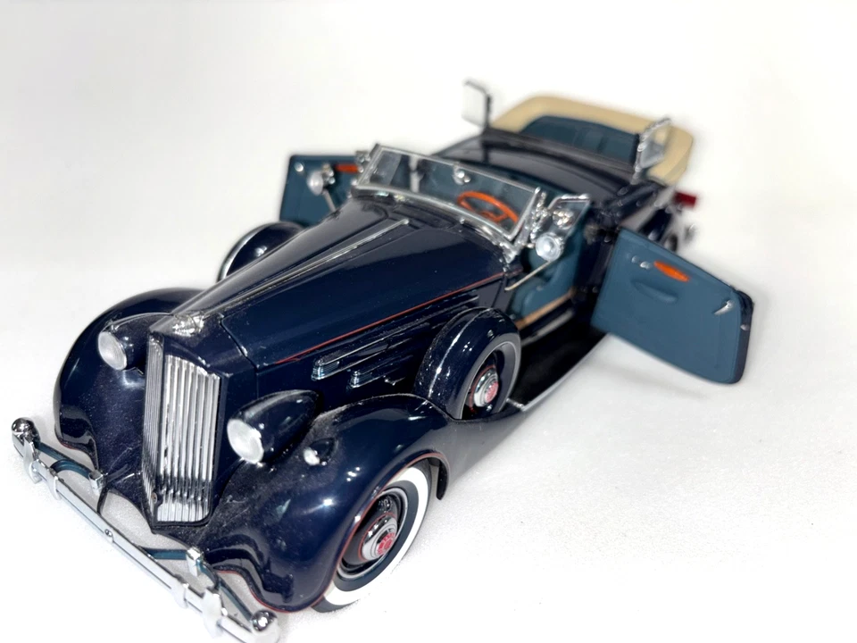 Danbury Mint 1936 Packard Twelve Sport Phaeton scale 1:24 INV# 3048 - Image 1 of 4