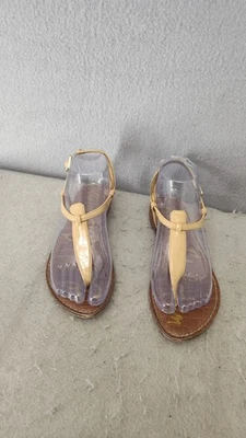 Sandalias Sam Edelman Gigi para mujer 5M beige correa al tobillo hebilla plana tanga cuero Foto 1 de 4