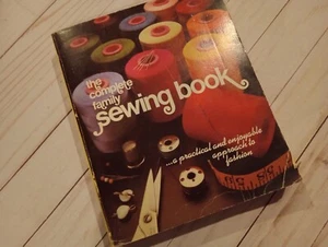 Vintage Family Sewing Book Instructions Fit Sizing Technique 1980 - Imagen 1 de 19