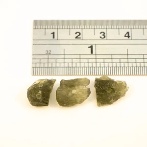 2,27g 3 Stück MOLDAVIT Tektit natur gebohrt kleine Späne SET #RM281 - Bild 1 von 2