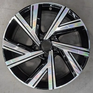 A Stunning 18x7.5 ET51 GENUINE OEM VW Golf MK8 5H0601025AB 5H0601025AE Bergamo - Picture 1 of 4