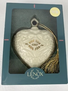 Lenox Herz Ornament 1997 Goldrand geprägt cremeweiß Porzellan in Box - Bild 1 von 8