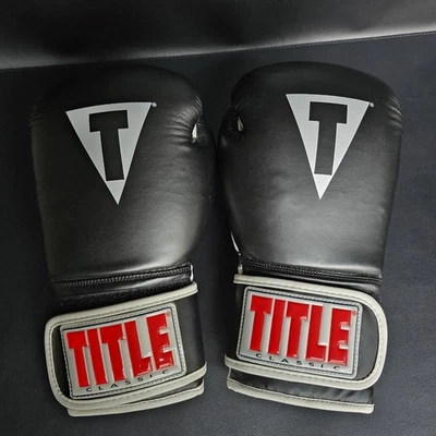 Guantes de Boxeo Title 12oz Clásicos Blanco y Negro Guantes Clásicos Foto 1 de 4