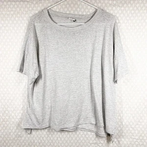 Top donna Anthropologie Akemi + Kin taglia L bianco grigio a righe boxy manica corta - Foto 1 di 7