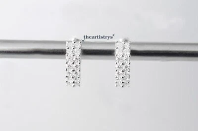 Pendientes de aro Moissanite Huggie de 2 quilates corte redondo sólido oro blanco de 14 quilates regalo para ella Foto 1 de 4