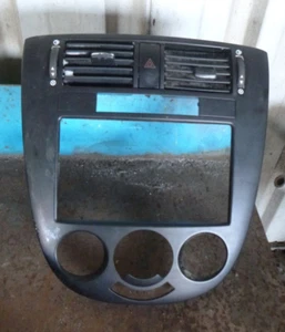 Daewoo Lacetti 03-04 Radio Surround Trim - Picture 1 of 2