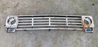 Ford F100 1967 rejilla de acero F250 pintado blanco 68 69 70 pátina OEM con biseles Foto 1 de 4