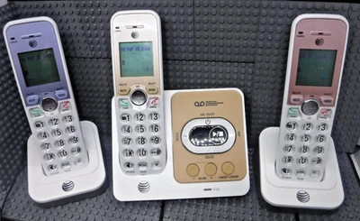 AT&T Cordless Answering System W/Caller ID Call Waiting AWX22104 Extra Handsets - Image 1 of 4
