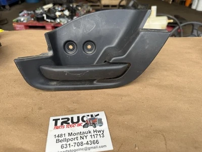 2024 INTERNATIONAL MV INTERIOR DOOR HANDLE RH PASSENGER RIGHT - Image 1 of 4