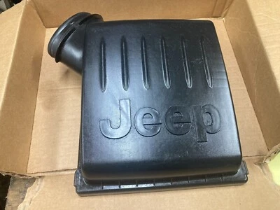 1999-2004 Jeep Grand Cherokee 3.7L AIR FILTER HOUSING LID w/INTAKE hose 04854043 - Image 1 of 4