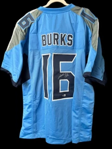 Camiseta deportiva personalizada firmada por Treylon Burks de los Titanes (Beckett) - Imagen 1 de 3