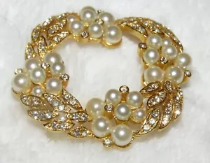 Vintage Goldtone Oval Wreath Brooch Pin with Pearls & Crystal Rhinestones - Picture 1 of 12
