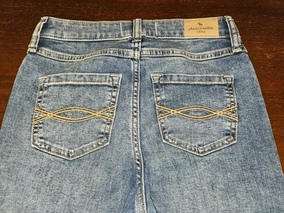 Pantalones de mezclilla ajustados de tiro alto Abercrombie para niños y niñas desgastados talla 13/14 ajustados Foto 1 de 4