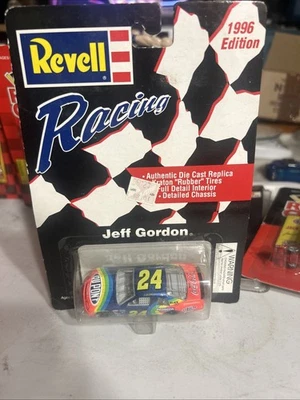 Chevrolet Monte Carlo 1996 Jeff Gordon #24 Dupont Coca-Cola 1:64 Revell Foto 1 de 4