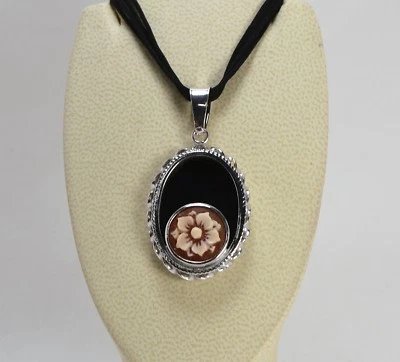 CIONDOLO IN ARGENTO 925 CON ONICE OVALE E CAMMEO IN CORNEOLA FIORE AGDV 0149 - Immagine 1 di 3