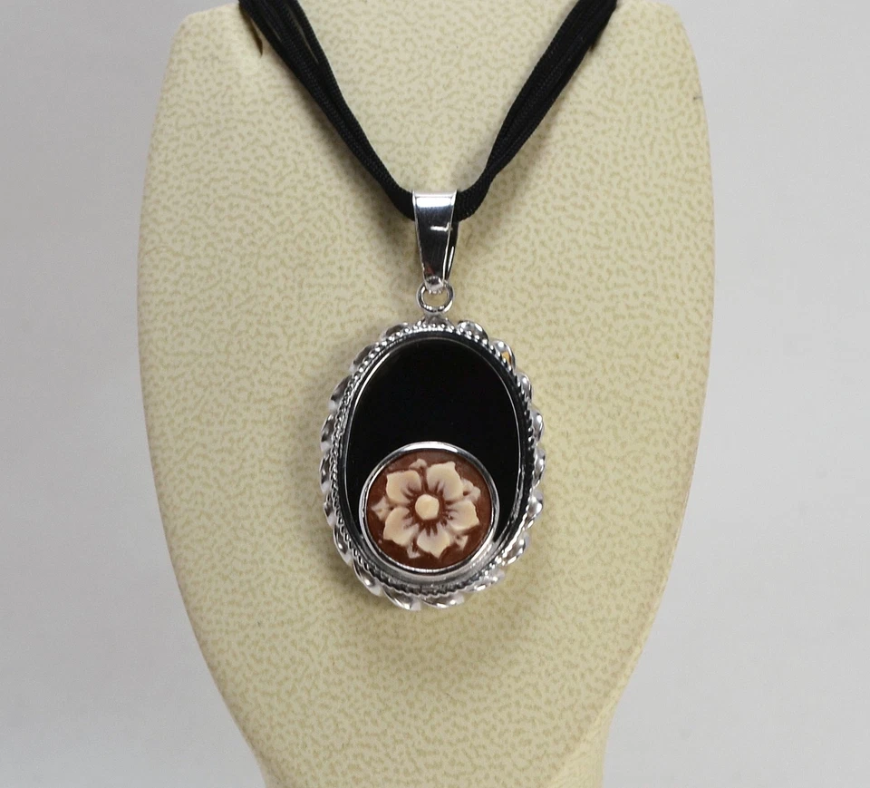 CIONDOLO IN ARGENTO 925 CON ONICE OVALE E CAMMEO IN CORNEOLA FIORE AGDV 0149 - Immagine 1 di 3