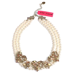 NWT Betsey Johnson HAPPY PRETTY Gold Tone Glass Pearl & Blush Stones Necklace - Picture 1 of 5